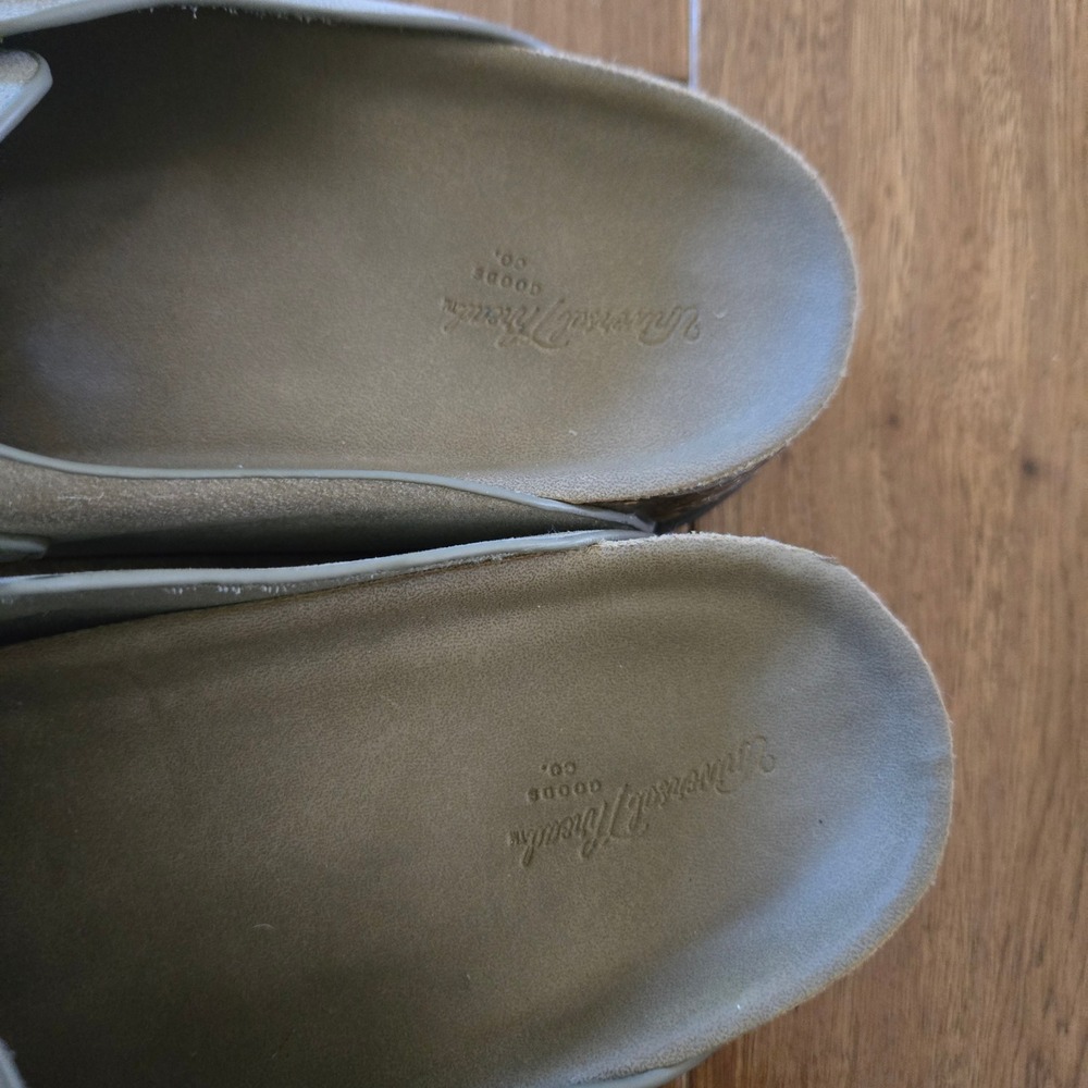 Universal Thread Women Taupe Suede Buckle Clogs Mules Size 9 Round Toe Slip On - Picture 3 of 6
